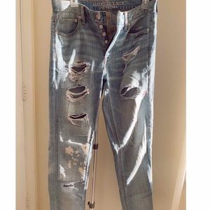 American Eagle | Distressed Jeans